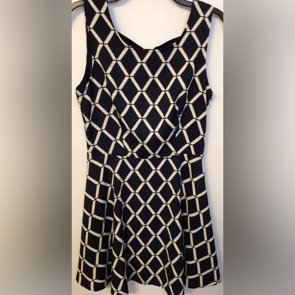 Altar’d state navy cream sleeveless dress with back bow detail size medium - Picture 5 of 9